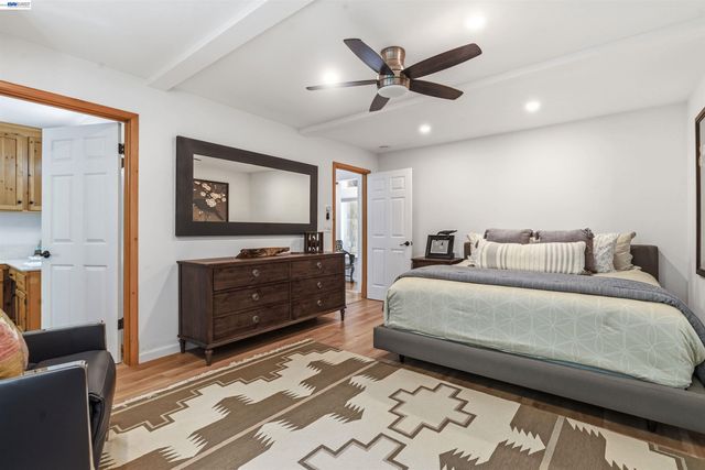 220 Miracle Ln, Santa Cruz, CA 95060
