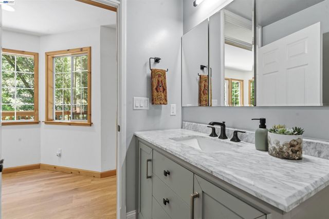 220 Miracle Ln, Santa Cruz, CA 95060