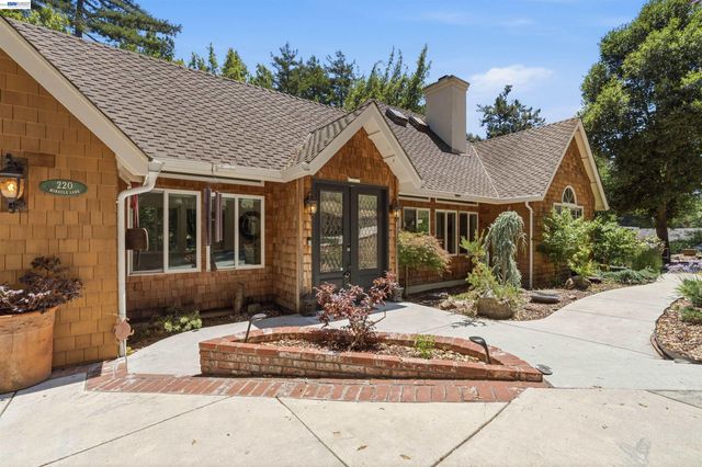 220 Miracle Ln, Santa Cruz, CA 95060