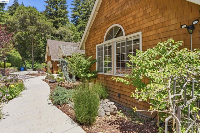 220 Miracle Ln, Santa Cruz, CA 95060