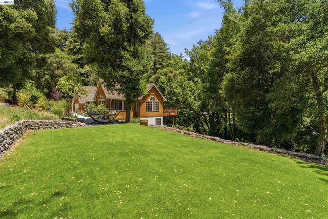 220 Miracle Ln, Santa Cruz, CA 95060