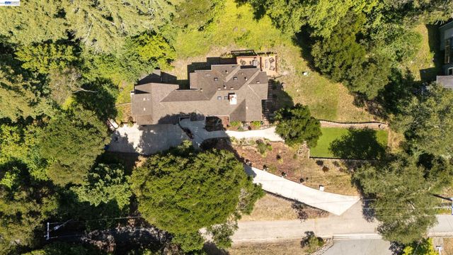 220 Miracle Ln, Santa Cruz, CA 95060
