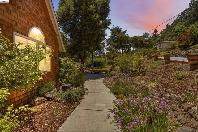 220 Miracle Ln, Santa Cruz, CA 95060