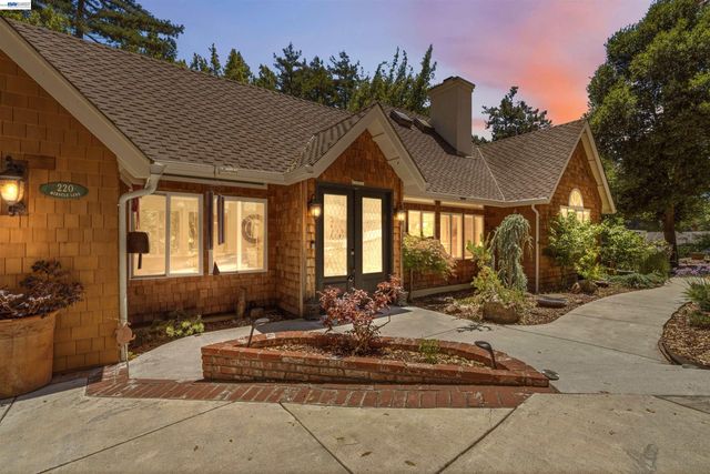 220 Miracle Ln, Santa Cruz, CA 95060
