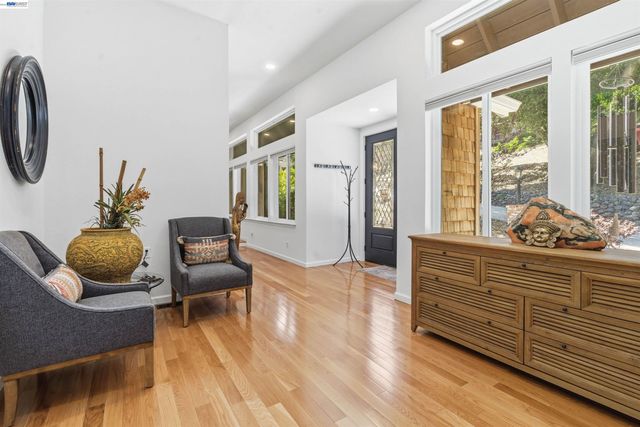220 Miracle Ln, Santa Cruz, CA 95060