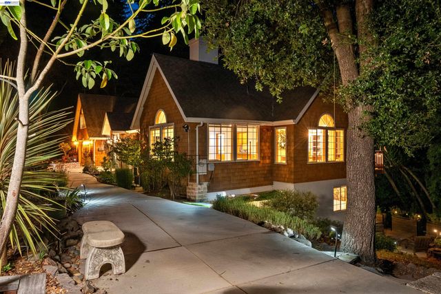 220 Miracle Ln, Santa Cruz, CA 95060