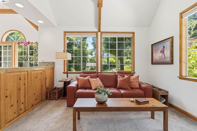 220 Miracle Ln, Santa Cruz, CA 95060