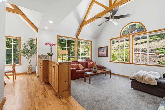 220 Miracle Ln, Santa Cruz, CA 95060