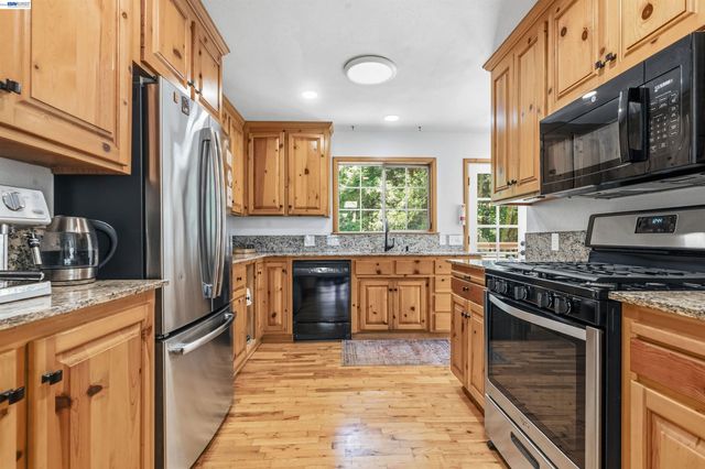 220 Miracle Ln, Santa Cruz, CA 95060