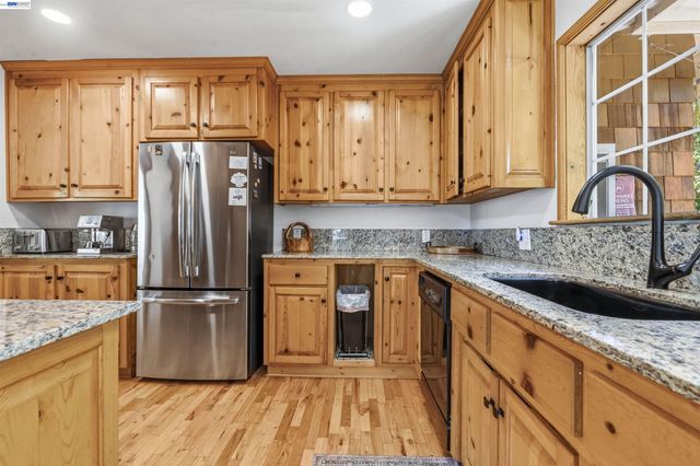220 Miracle Ln, Santa Cruz, CA 95060
