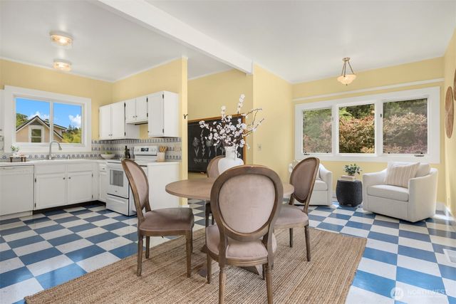 8395 NE Oddfellows, Bainbridge Island, WA 98110