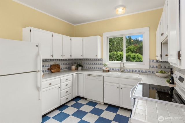 8395 NE Oddfellows, Bainbridge Island, WA 98110