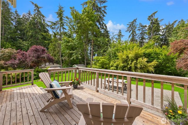 8395 NE Oddfellows, Bainbridge Island, WA 98110