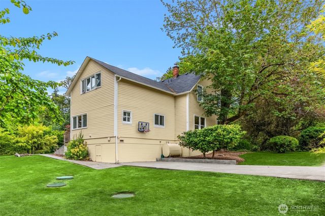 8395 NE Oddfellows, Bainbridge Island, WA 98110