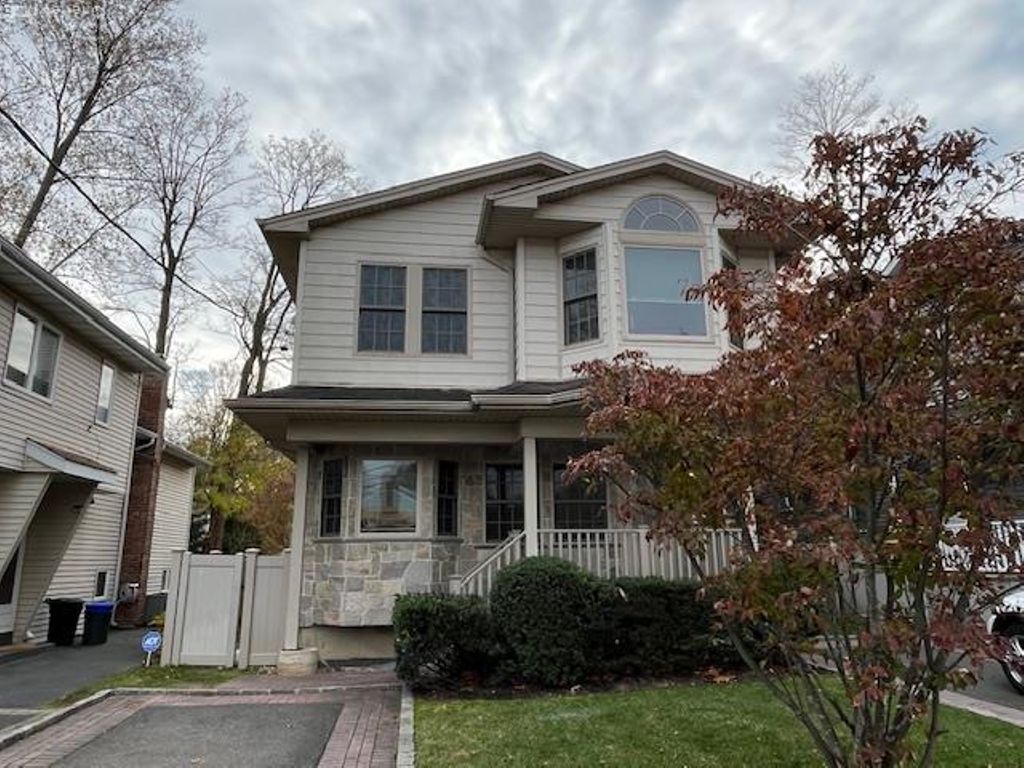 40 Corchaug Avenue A, Port Washington, NY 11050