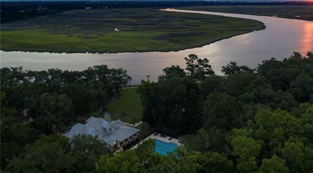 145 Lone Pine Court, Waverly, GA 31565