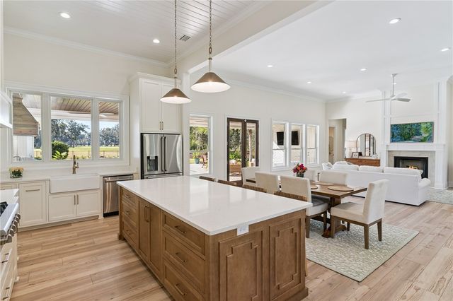 145 Lone Pine Court, Waverly, GA 31565