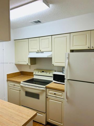 17425 NW 67th Pl D-13, Hialeah, FL 33015
