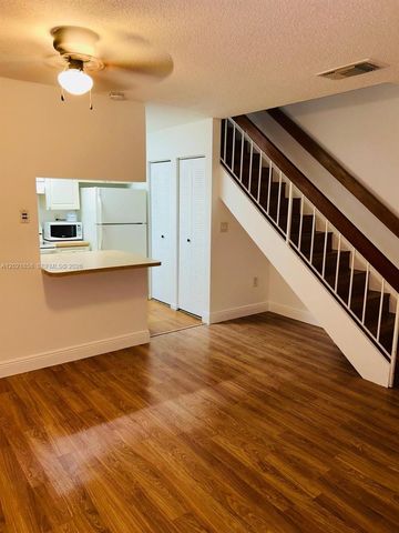 17425 NW 67th Pl D-13, Hialeah, FL 33015