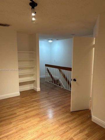 17425 NW 67th Pl D-13, Hialeah, FL 33015