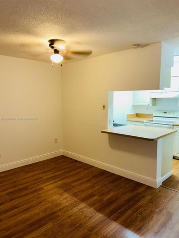 17425 NW 67th Pl D-13, Hialeah, FL 33015