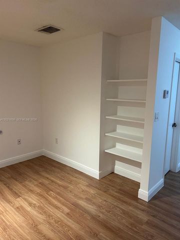 17425 NW 67th Pl D-13, Hialeah, FL 33015