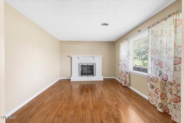 542 Mosswood Lane, Bristol, VA 24201