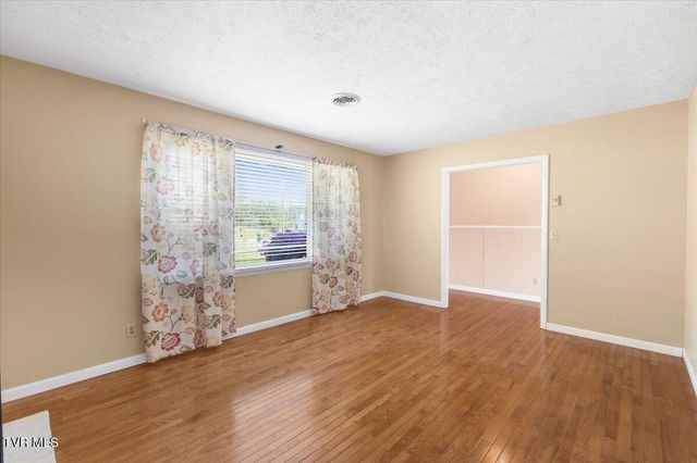 542 Mosswood Lane, Bristol, VA 24201