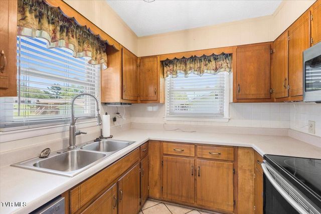 542 Mosswood Lane, Bristol, VA 24201