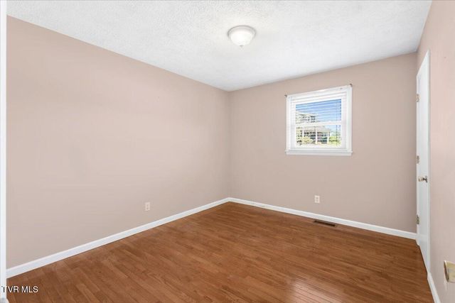 542 Mosswood Lane, Bristol, VA 24201