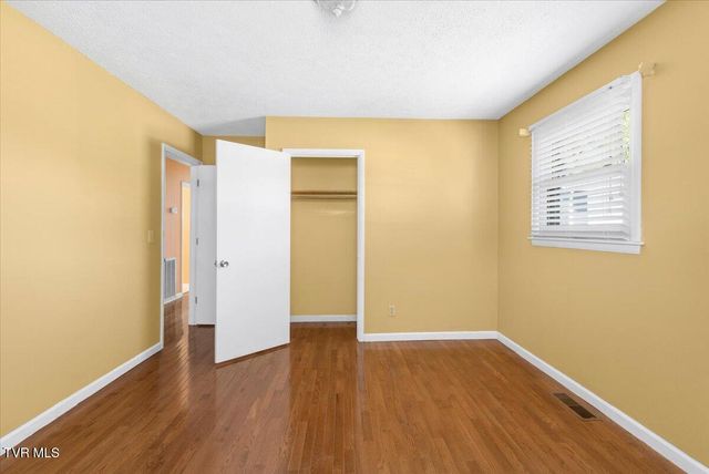 542 Mosswood Lane, Bristol, VA 24201