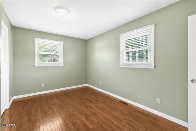 542 Mosswood Lane, Bristol, VA 24201