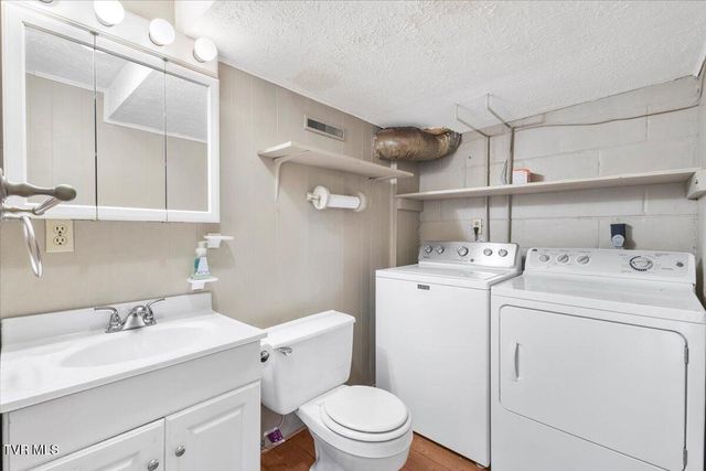 542 Mosswood Lane, Bristol, VA 24201
