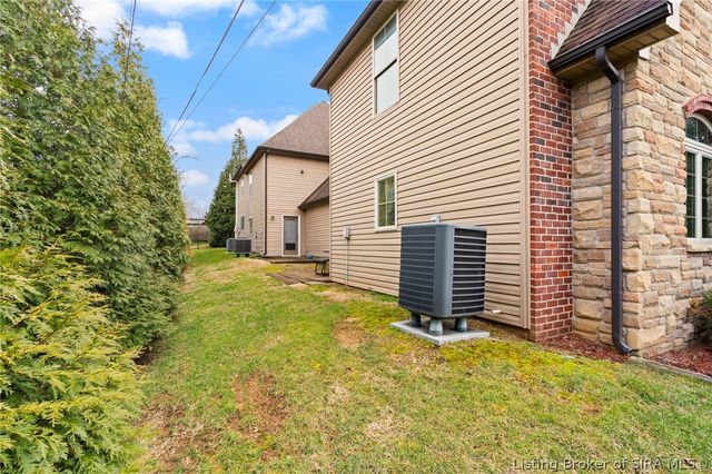 2534 Charlestown Road 11, New Albany, IN 47150