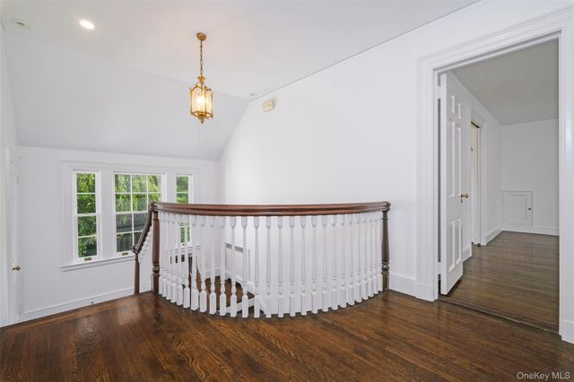 7 AXTELL Drive, Scarsdale, NY 10583