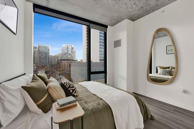 808 N Cleveland Avenue 810, Chicago, IL 60610