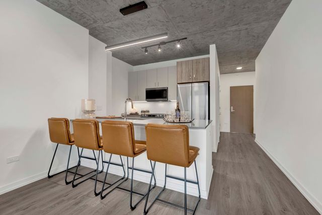 808 N Cleveland Avenue 810, Chicago, IL 60610