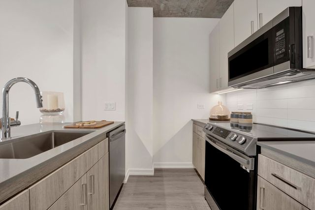 808 N Cleveland Avenue 810, Chicago, IL 60610