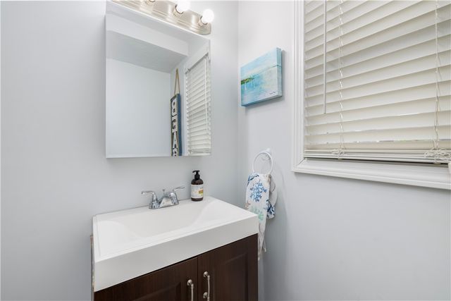 14 Stanton Avenue, Narragansett, RI 02882