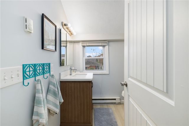 14 Stanton Avenue, Narragansett, RI 02882