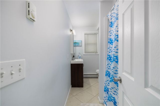 14 Stanton Avenue, Narragansett, RI 02882