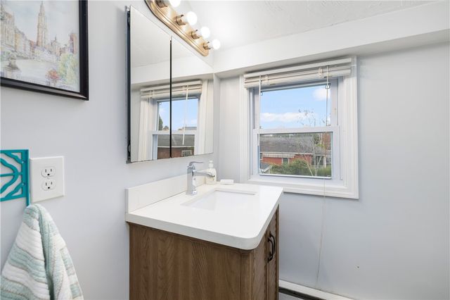 14 Stanton Avenue, Narragansett, RI 02882