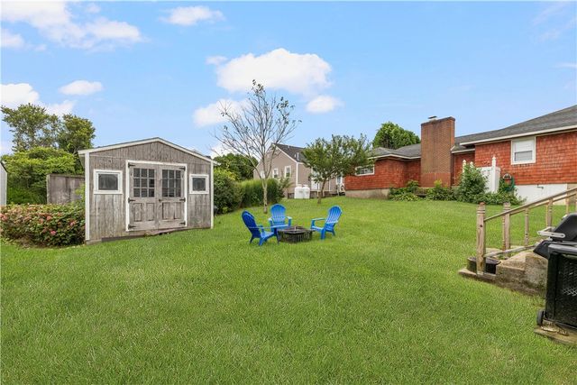 14 Stanton Avenue, Narragansett, RI 02882