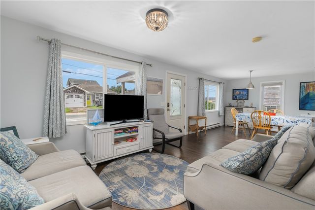 14 Stanton Avenue, Narragansett, RI 02882