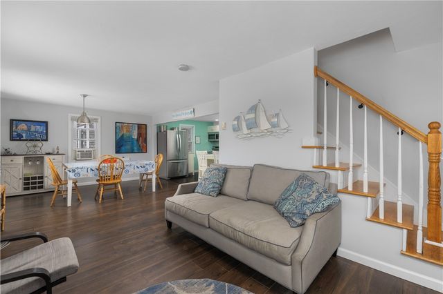 14 Stanton Avenue, Narragansett, RI 02882