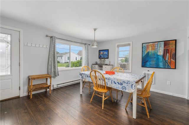 14 Stanton Avenue, Narragansett, RI 02882