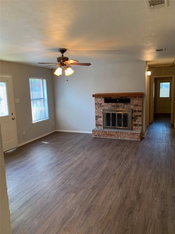 417 Gardenview Street, Denton, TX 76207