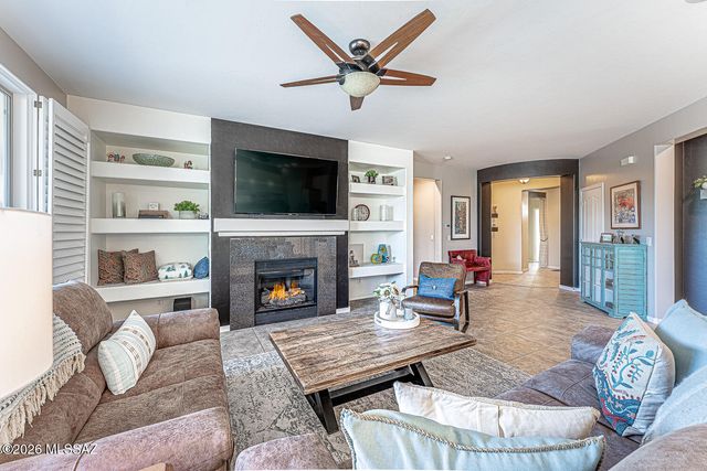 2445 E Sky Creek Drive, Green Valley, AZ 85614