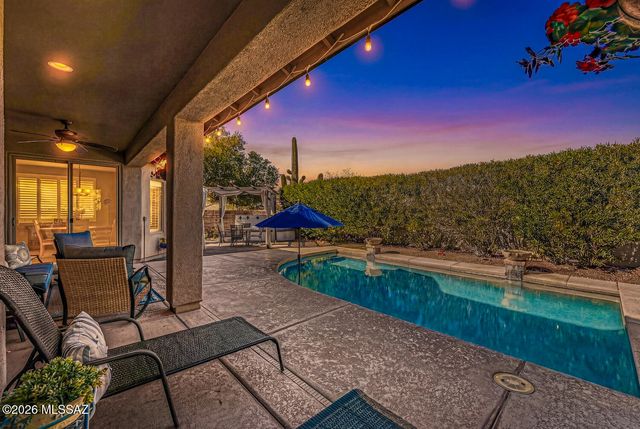 2445 E Sky Creek Drive, Green Valley, AZ 85614