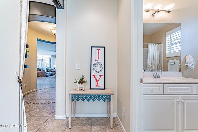 2445 E Sky Creek Drive, Green Valley, AZ 85614